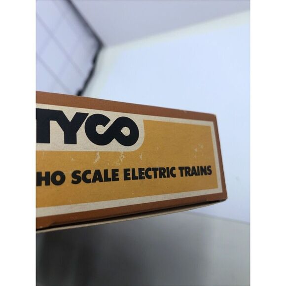 Tyco HO Scale 62' Gulf Triple Dome Tank Train Car. - Picture 10 of 13